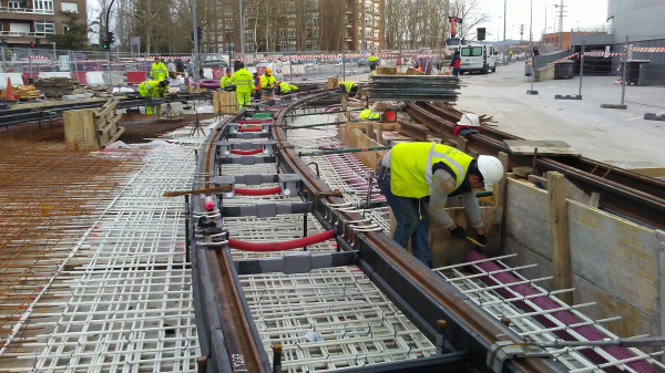 Wellstangen und Rahmen aus GFK, Straßenbahn von Vitoria